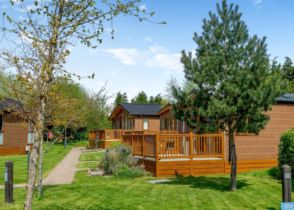 Canterbury Reach Lodge Retreat Petham ภายนอก รูปภาพ