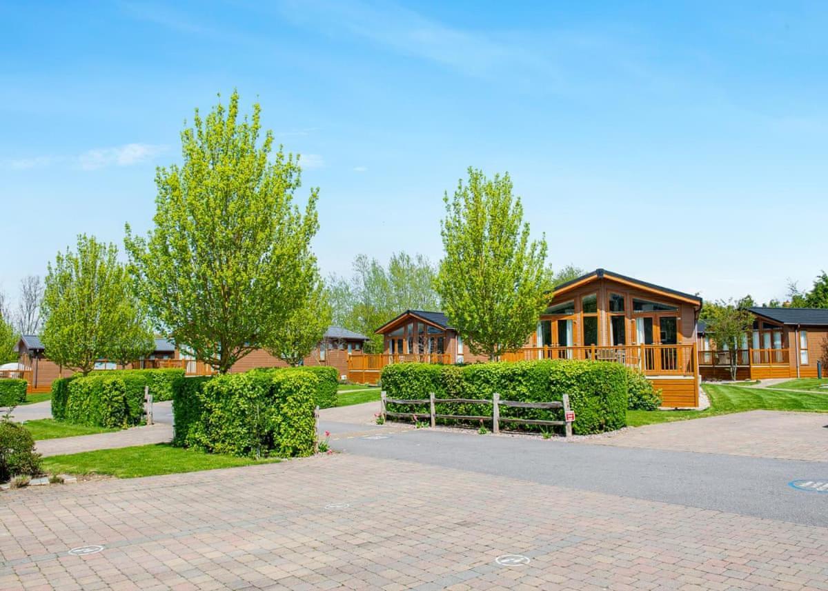 Canterbury Reach Lodge Retreat Petham ภายนอก รูปภาพ
