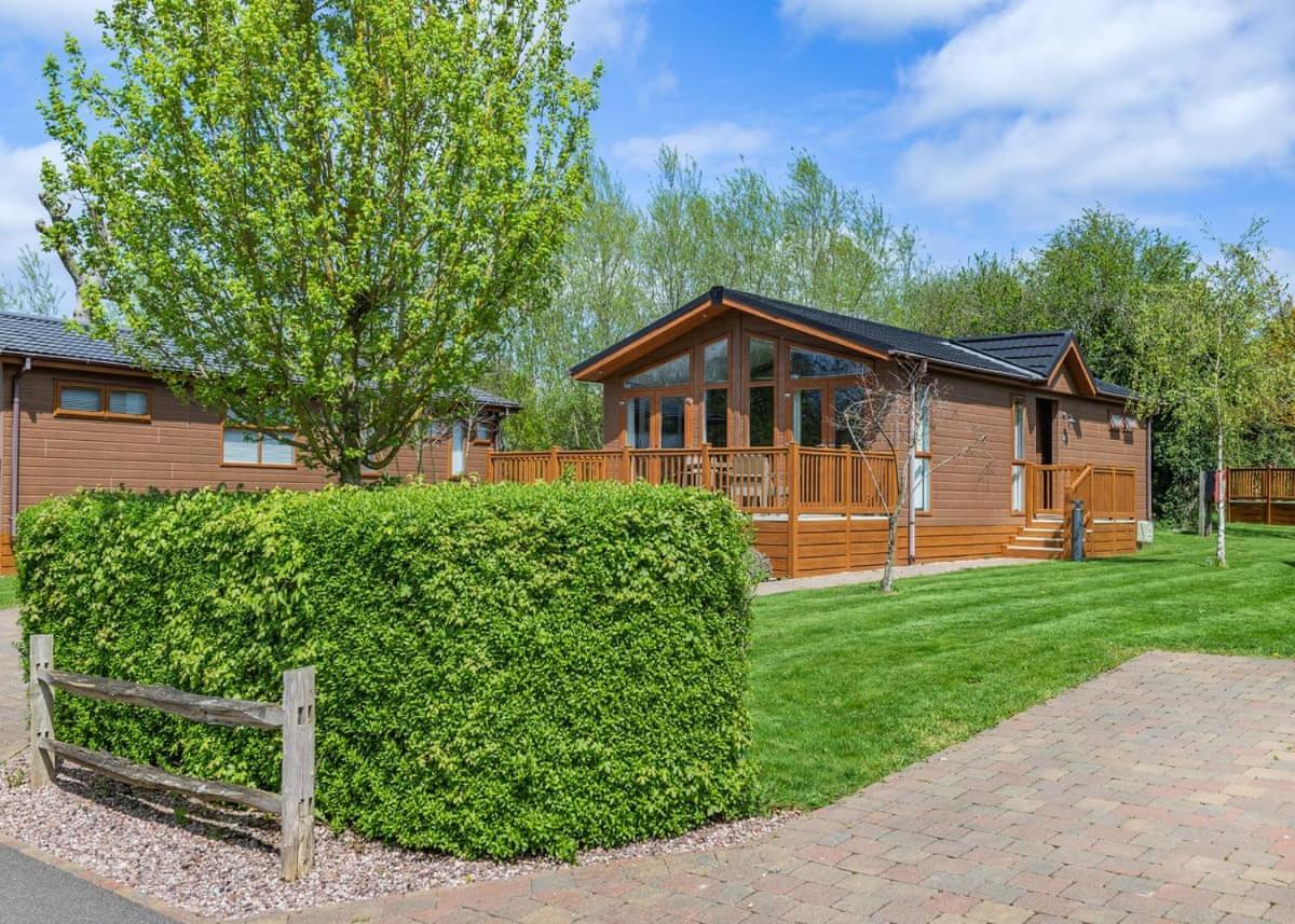 Canterbury Reach Lodge Retreat Petham ภายนอก รูปภาพ
