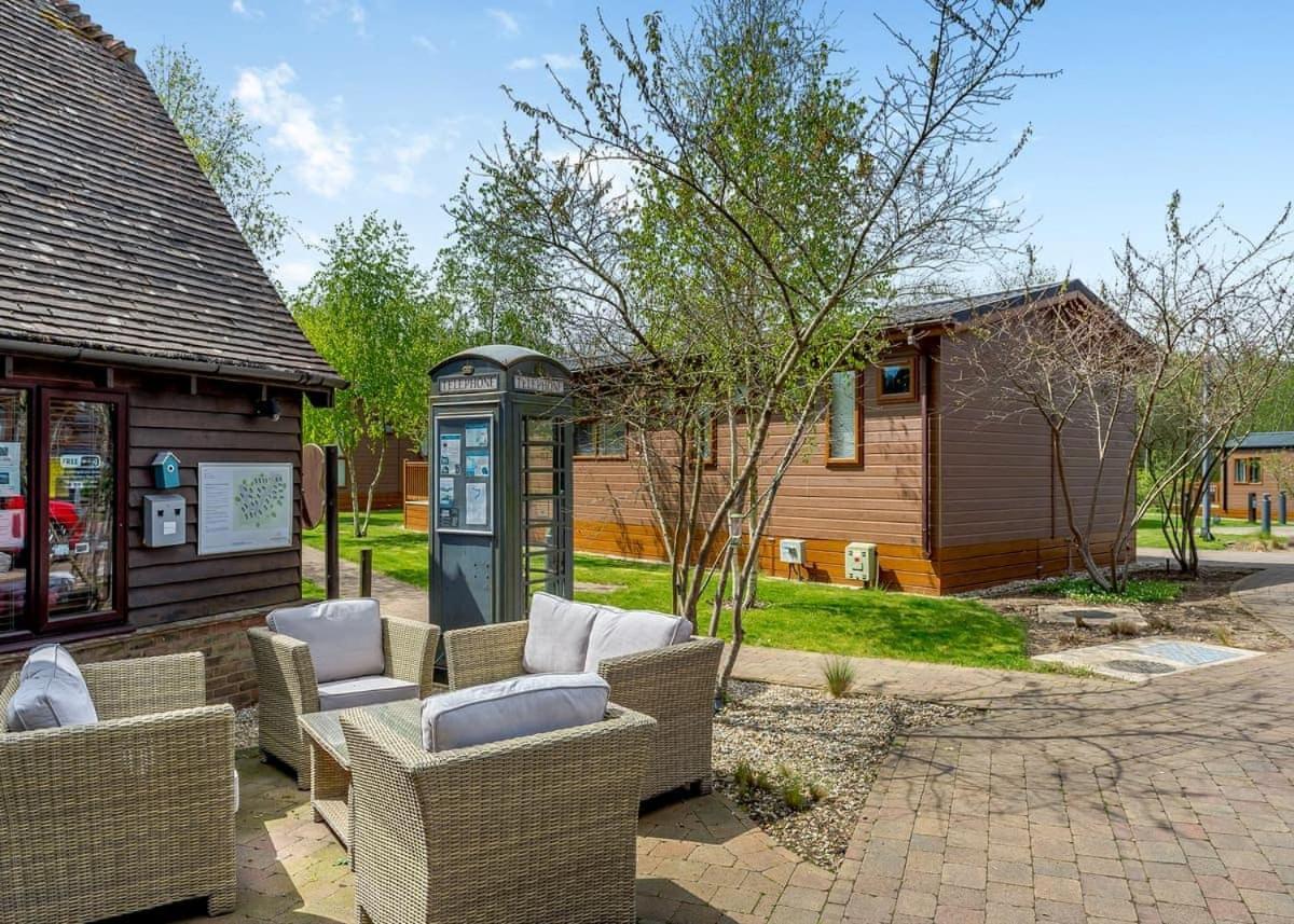 Canterbury Reach Lodge Retreat Petham ภายนอก รูปภาพ