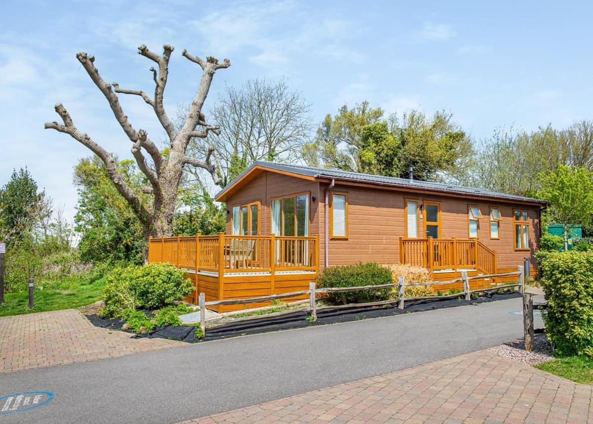Canterbury Reach Lodge Retreat Petham ภายนอก รูปภาพ
