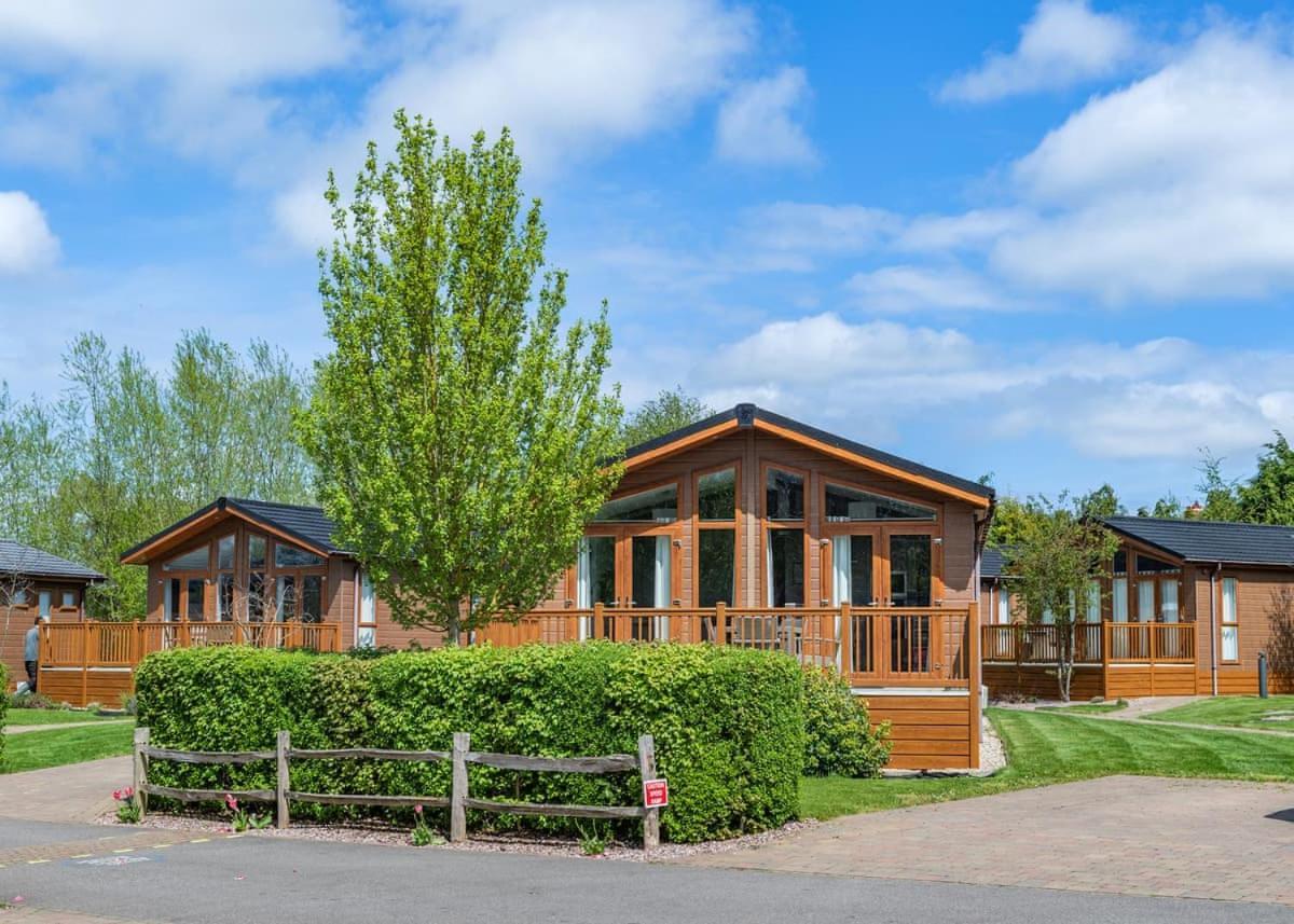Canterbury Reach Lodge Retreat Petham ภายนอก รูปภาพ