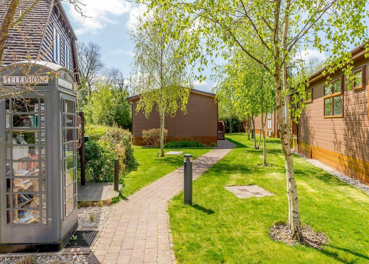 Canterbury Reach Lodge Retreat Petham ภายนอก รูปภาพ